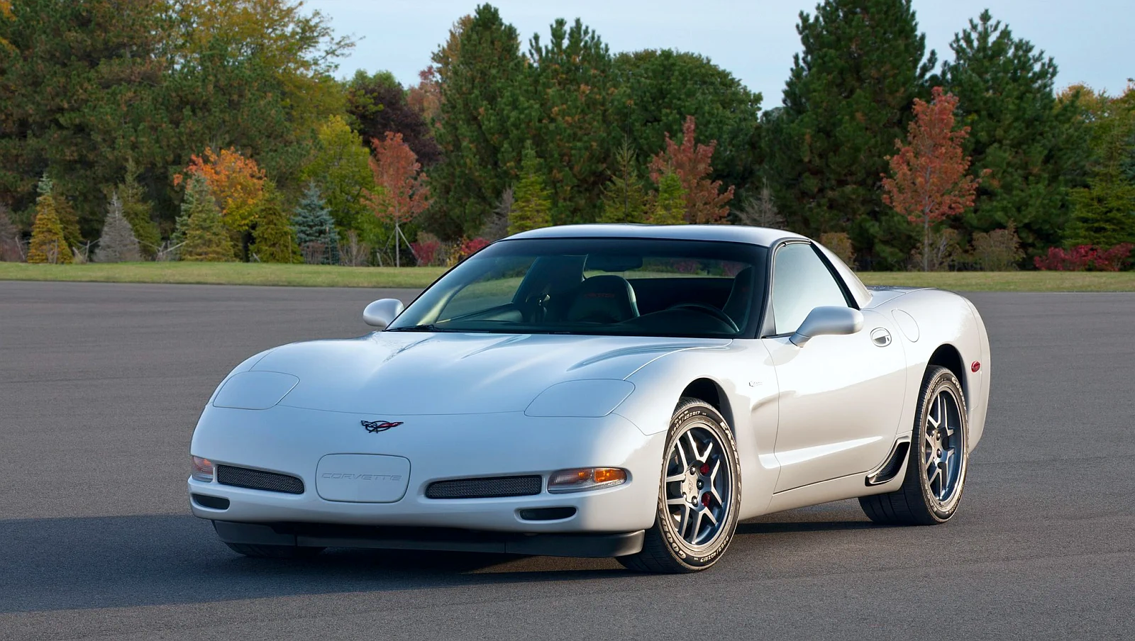 Click to Enlarge-Esc to Close Corvette Generations/C5/C5 2001 White Z06 left-front -2.webp